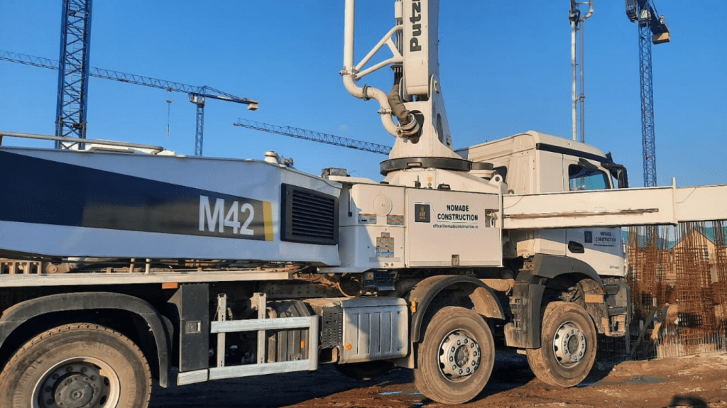 Pompare beton pe șantier cu utilaj M42 Nova Construction